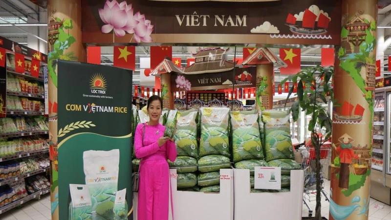 Lộc Trời đã xuất khẩu gạo sang Pháp với thương hiệu Việt.