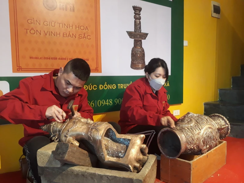 Quảng bá sản phẩm OCOP và sản phẩm nghề đúc đồng Ngũ Xã đến người tiêu dùng trong và ngoài nước.