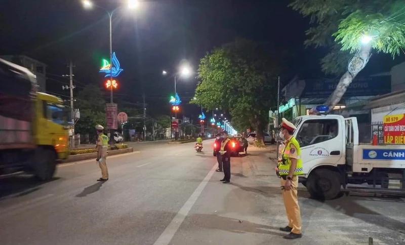 Công an thành phố Đồng Hới (Quảng Bình) kiểm tra phương tiện giao thông trong dịp Tết Quý Mão 2023.