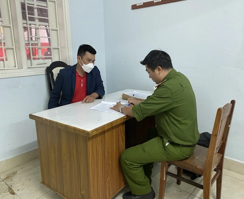Nguyễn Chí Học tại cơ quan điều tra. (Ảnh: Công an cung cấp)