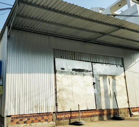 Căn nhà xây dựng trái phép - nơi xảy ra vụ việc giam giữ người thi hành công vụ đang được niêm phong.