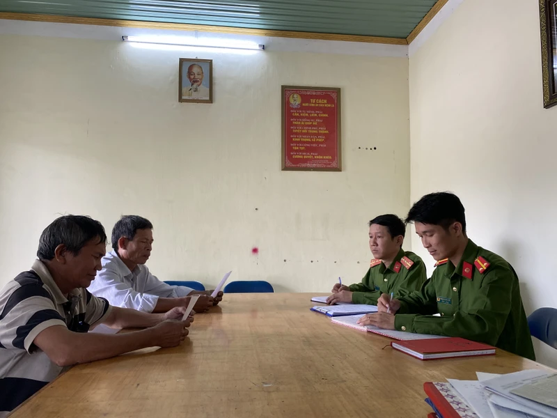 Công an xã Xuân Quang 3, huyện Đồng Xuân, Phú Yên tiếp công dân.