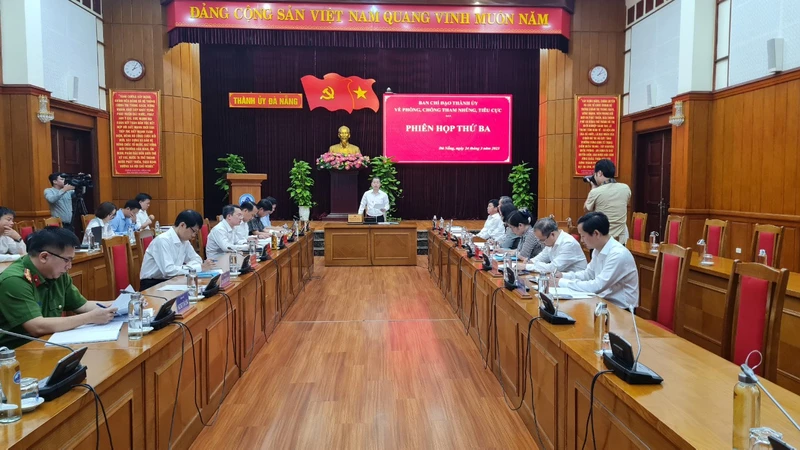 Các đại biểu thảo luận về những nội dung trọng tâm của công tác phòng chống tham nhũng ở Đà Nẵng trong quý I/2023 và nhiệm vụ thời gian tới. 