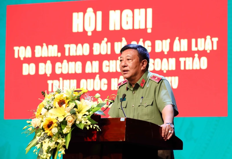 Cục trưởng Cục Truyền thông Công an nhân dân, Thiếu tướng Đỗ Triệu Phong phát biểu tại tọa đàm.