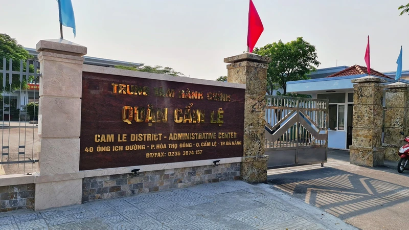 Trụ sở Ủy ban nhân dân quận Cẩm Lệ.