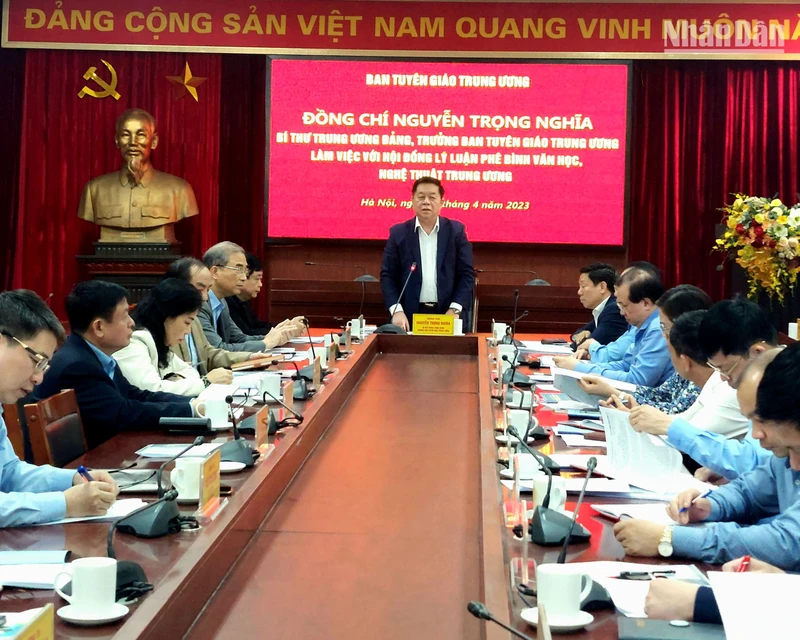 Đồng chí Nguyễn Trọng Nghĩa, Bí thư Trung ương Đảng, Trưởng Ban Tuyên giáo Trung ương phát biểu kết luận buổi làm việc.