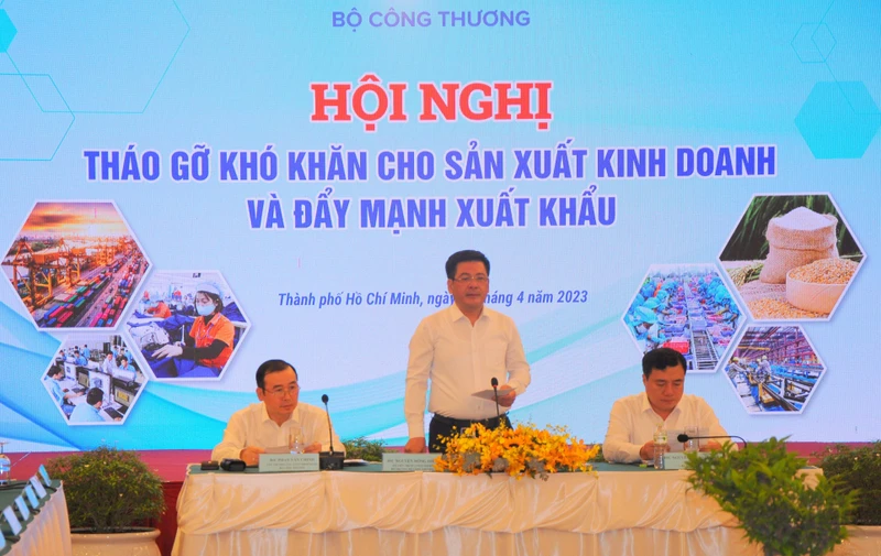 Bộ trưởng Công thương Nguyễn Hồng Diên phát biểu tại hội nghị. (Ảnh: CTV) 