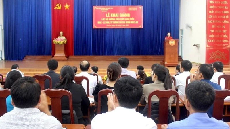 Quang cảnh Lễ khai giảng lớp bồi dưỡng.
