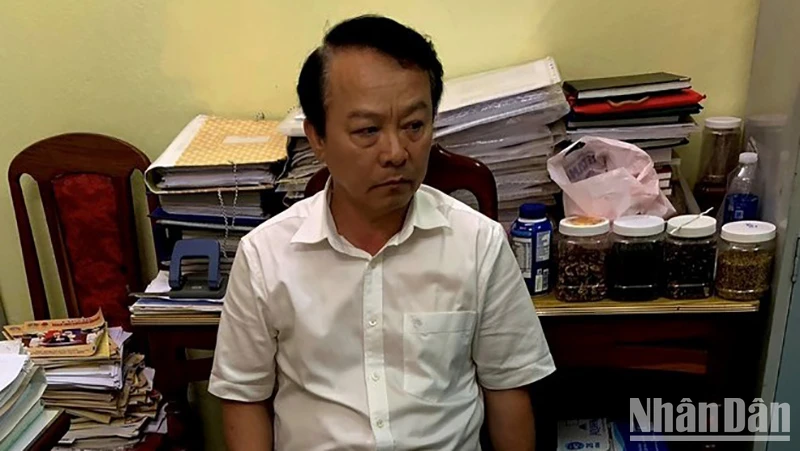Ông Võ Đình Sớm, Thẩm phán Tòa án nhân dân tỉnh Gia Lai bị bắt vì tội nhận hối lộ.