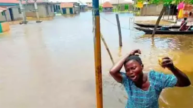 Cảnh ngập nước ở Anambra (Nigeria) sau một vụ tai nạn thuyền hồi tháng 10 năm ngoái. (Ảnh minh họa: The Times of India/TTXVN)