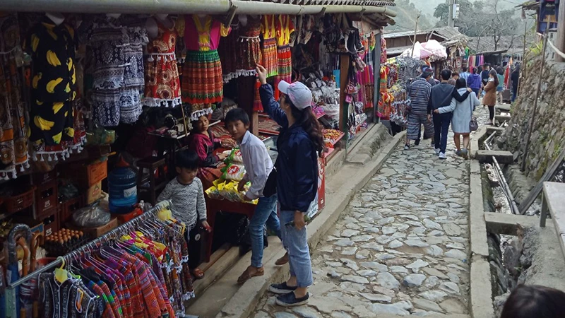 Chợ phiên Sa Pa là trải nghiệm văn hóa truyền thống độc đáo vùng cao Tây Bắc. (Ảnh: NGÔ HƯƠNG)