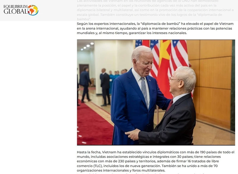 Bài báo ca ngợi thành tựu "ngoại giao cây tre” của Việt Nam được đăng trên trang Equilibrium Global Argentina, ngày 1/1/2024. (Ảnh: TTXVN)