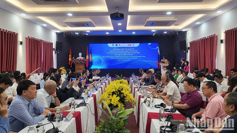 Quang cảnh diễn đàn.