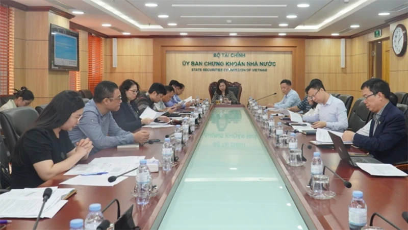 Quang cảnh buổi làm việc.