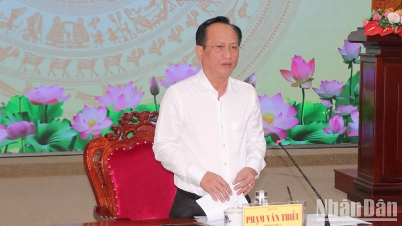 Chủ tịch Ủy ban nhân dân tỉnh Bạc Liêu Phạm Văn Thiều phát biểu chỉ đạo tại hội nghị.