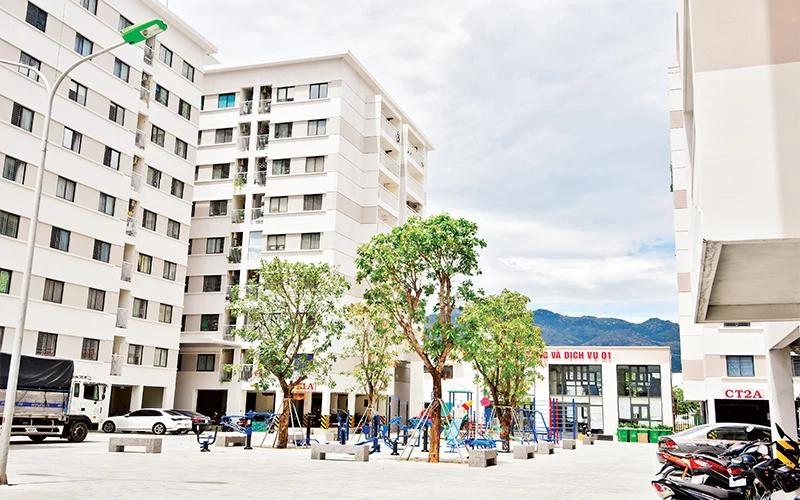 Khu nhà ở xã hội tại Khu đô thị mới Phước Long (Khánh Hòa) do Tổng công ty Ðầu tư phát triển nhà và đô thị (HUD) đầu tư xây dựng. 