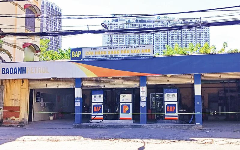 Cửa hàng xăng dầu Bảo Anh, số 236 phố Lương Thế Vinh, quận Nam Từ Liêm, Hà Nội dừng hoạt động mấy ngày qua. 