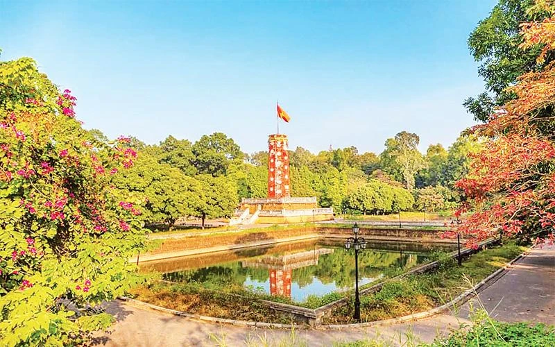 Kỳ đài trong thành cổ Sơn Tây. 