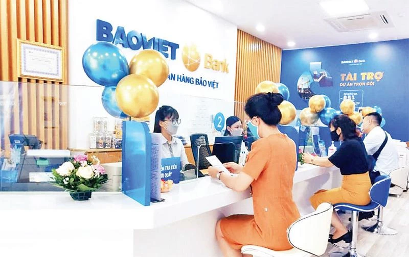 Giao dịch tại Ngân hàng Bảo Việt. Ảnh | Baovietbank 