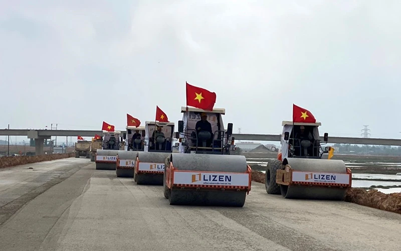 Nhà thầu Lizen triển khai thi công đường cao tốc bắc-nam đoạn quốc lộ 45-Nghi Sơn. 