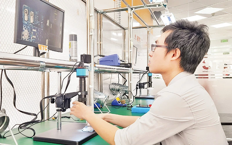 Trung tâm đào tạo điện tử quốc tế (IETC) tại Khu Công nghệ cao Thành phố Hồ Chí Minh. 