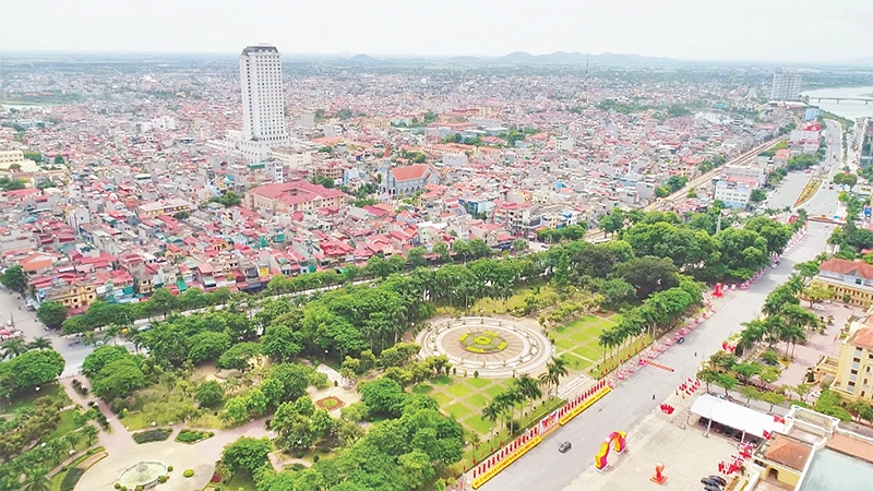 Toàn cảnh đô thị trung tâm thành phố Phủ Lý. (Ảnh Lương Biển) 