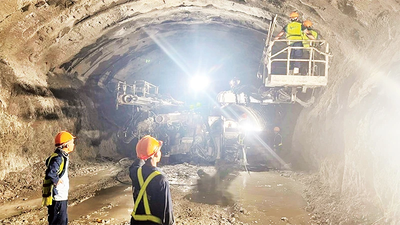 Công trình hầm 3 thuộc Dự án Quảng Ngãi-Hoài Nhơn. 
