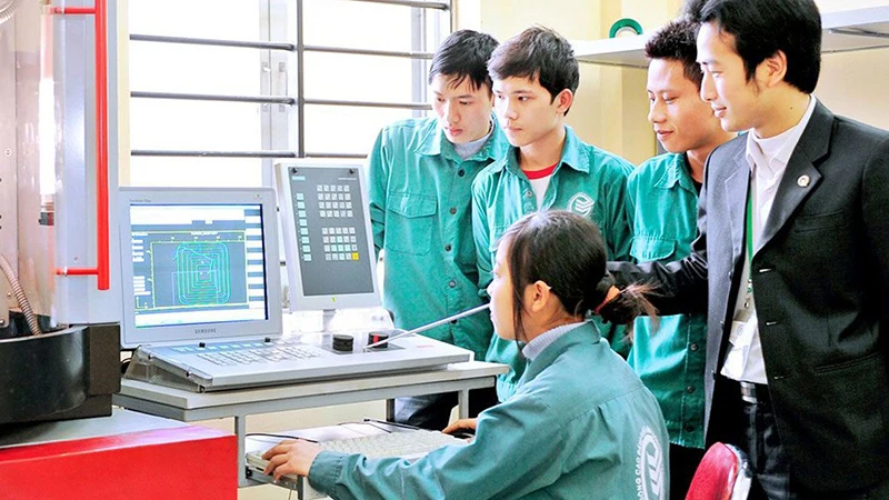 Ðào tạo lao động tay nghề cao ngày càng được xã hội quan tâm. 