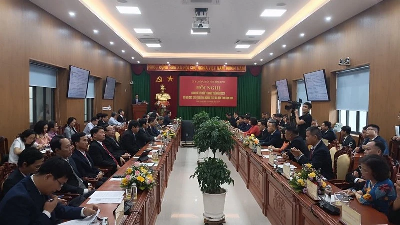 Toàn cảnh hội nghị.