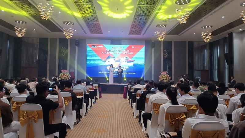 Quang cảnh buổi lễ ra mắt.