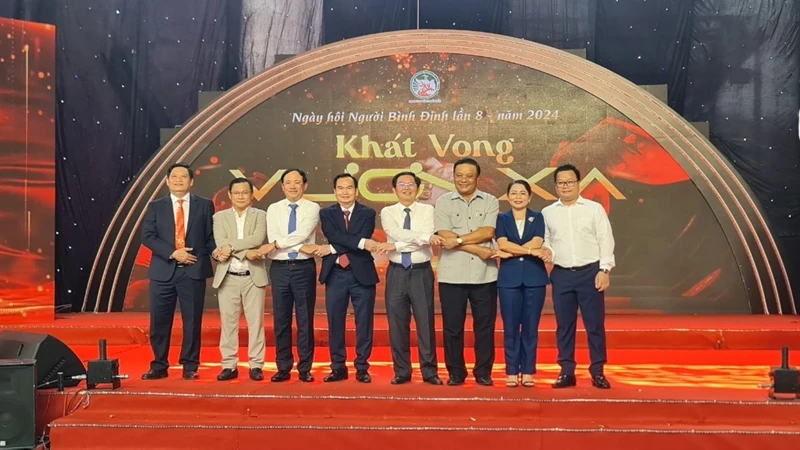Ngày hội là dịp các thế hệ cộng đồng người Bình Định xa quê gặp gỡ, giao lưu, ôn lại truyền thống lịch sử hào hùng của cha ông.