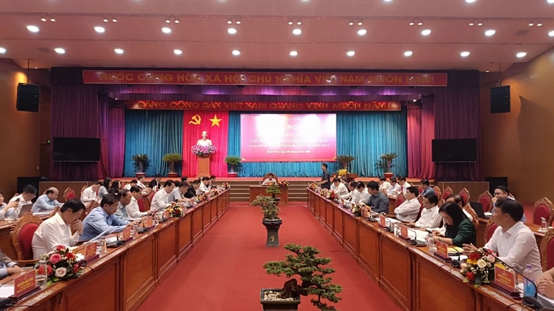 Toàn cảnh hội nghị.