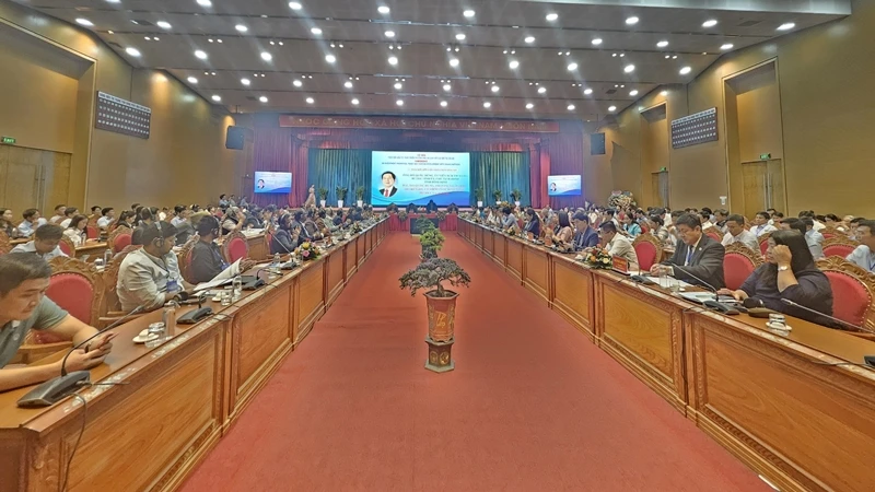 Toàn cảnh hội nghị.