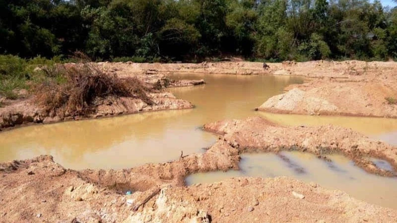 Việc khai thác tài nguyên vô tội vạ gây ra những hậu quả nghiêm trọng đối với môi trường. (Ảnh minh họa)