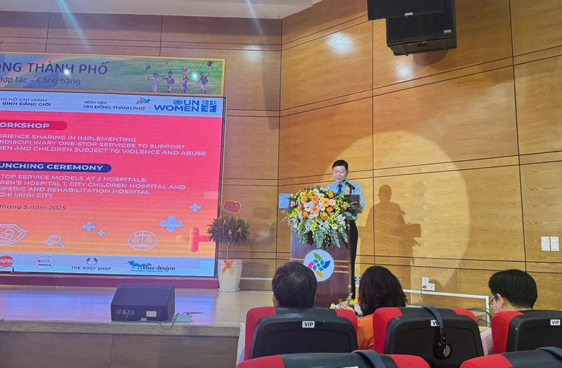 Toàn cảnh buổi ra mắt.