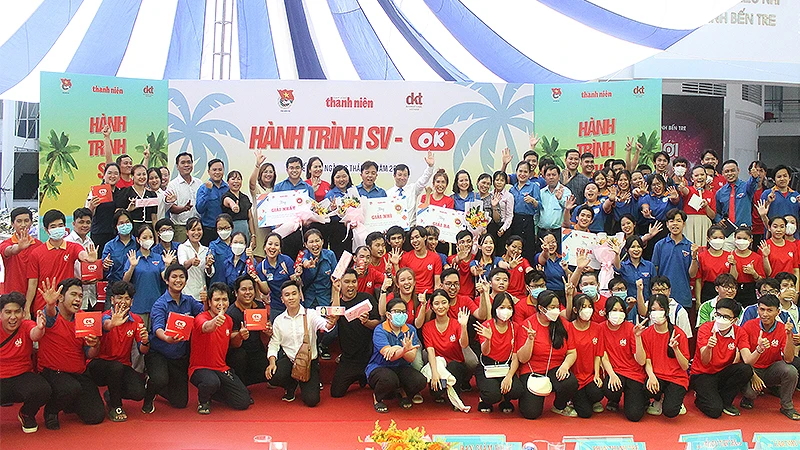 Thanh niên, sinh viên Bến Tre sôi nổi tham gia "Hành trình SV - OK". 