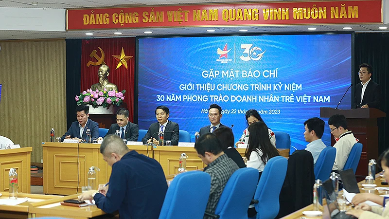 Toàn cảnh buổi gặp mặt báo chí.