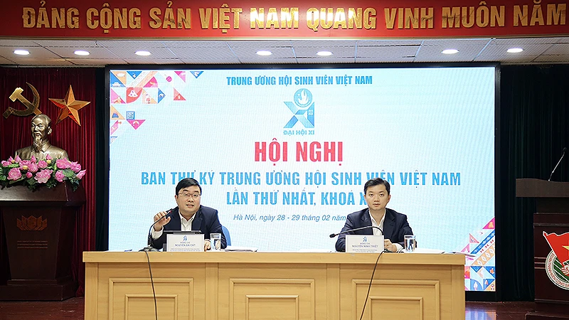 Các đồng chí chủ trì Hội nghị.