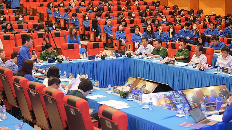 Toàn cảnh Diễn đàn tại đầu cầu Hà Nội.