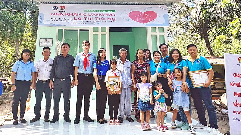 Từ nguồn thu của phong trào "Kế hoạch nhỏ", Hội đồng Đội huyện Tân Biên (Tỉnh Tây Ninh) đã triển khai công trình "Nhà khăn quàng đỏ" tặng học sinh, đội viên có hoàn cảnh khó khăn.