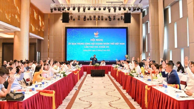Các đại biểu tiến hành hiệp thương tại hội nghị. 