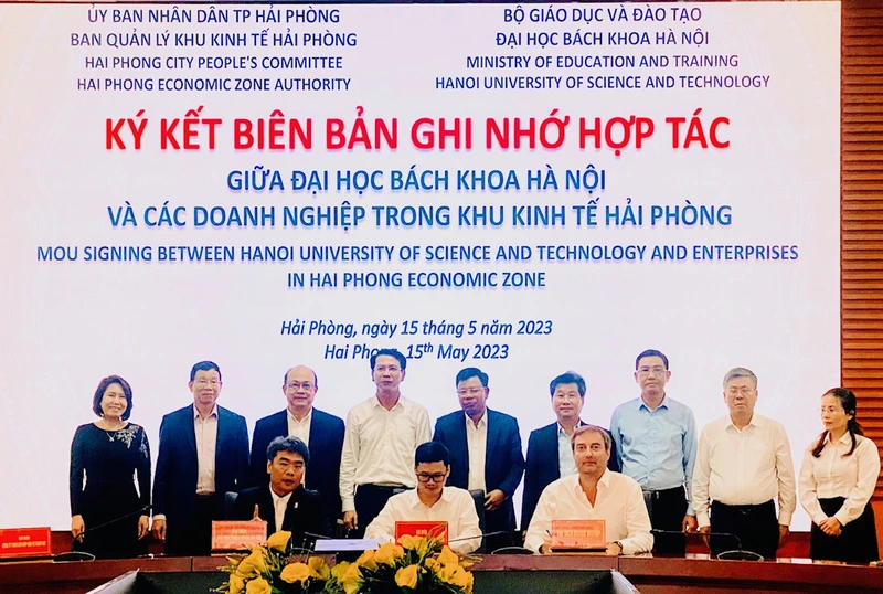 Lãnh đạo các trường thuộc Đại học Bách khoa ký kết hợp tác với các doanh nghiệp trong Khu Kinh tế Hải Phòng.