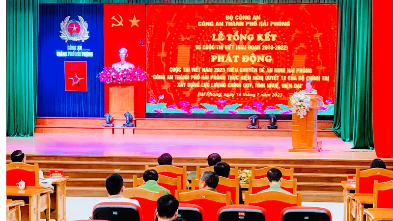 Quang cảnh phát động cuộc thi viết về Công an Hải Phòng xây dựng lực lượng chính quy, tinh nhuệ, hiện đại.