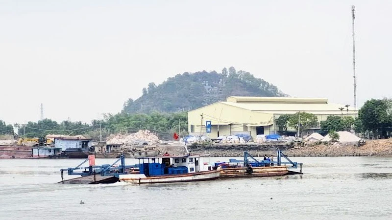 Phà Lại Xuân kết nối giao thông giữa huyện Thủy Nguyên (Hải Phòng) với thị xã Đông Triều (tỉnh Quảng Ninh) và ngược lại.