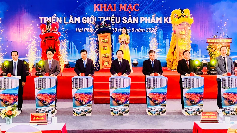 Triển lãm giới thiệu các sản phẩm kết nối đã mở đầu cho Diễn đàn kết nối doanh nghiệp hỗ trợ và doanh nghiệp FDI Hải Phòng năm 2023.