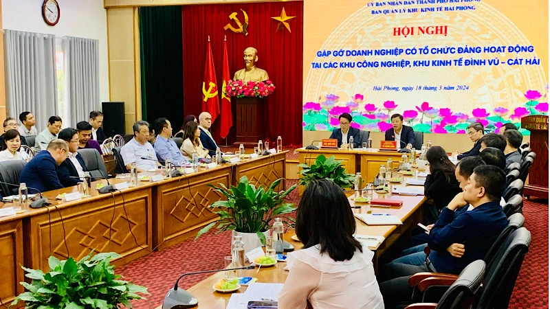 Quang cảnh gặp gỡ các doanh nghiệp có tổ chức Đảng hoạt động tại các khu công nghiệp, Khu Kinh tế Hải Phòng.