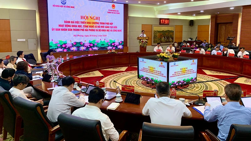 Quang cảnh hội nghị đánh giá kết quả phối hợp hoạt động giữa Bộ Khoa học-Công nghệ và thành phố Hải Phòng.
