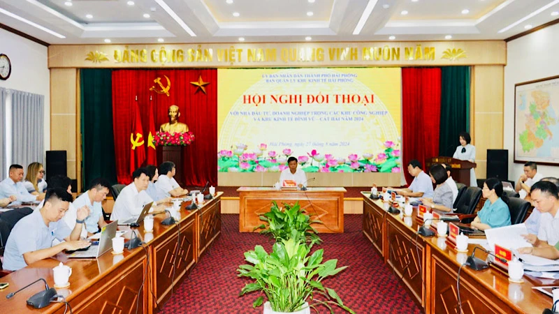 Hội nghị đối thoại với các nhà đầu tư, các doanh nghiệp trong các khu công nghiệp trên địa bàn thành phố Hải Phòng.