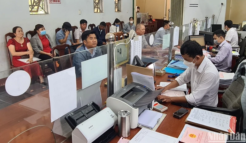 Đắk Nông đã có nhiều chuyển biến tích cực, góp phần đổi mới, đem lại hiệu quả cao trong giải quyết thủ tục hành chính về đất đai.