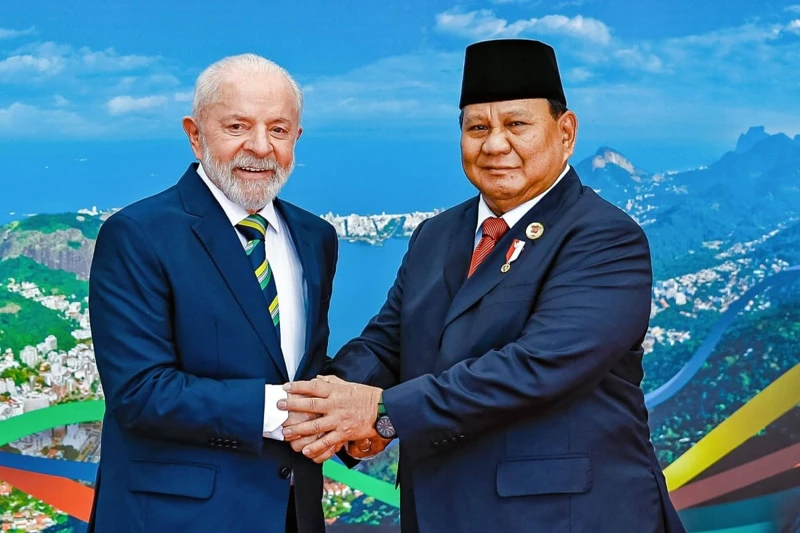 Tổng thống Brazil Luiz Inacio Lula de Silva (trái) và Tổng thống Indonesia Prabowo Subianto, tại Rio de Janeiro, ngày 18/11/2024.